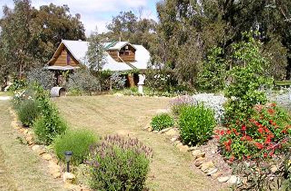 Moonbeam Cottages & Rainbow Cafe Moonambel Exterior photo